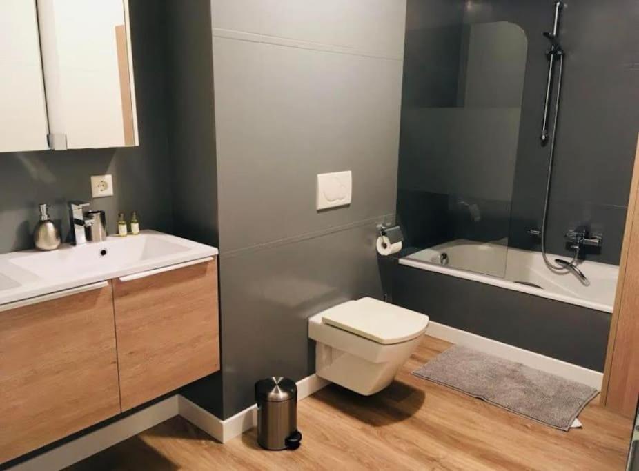 Apartment 2 Bedrooms In Center W Terrace&parking-2b *